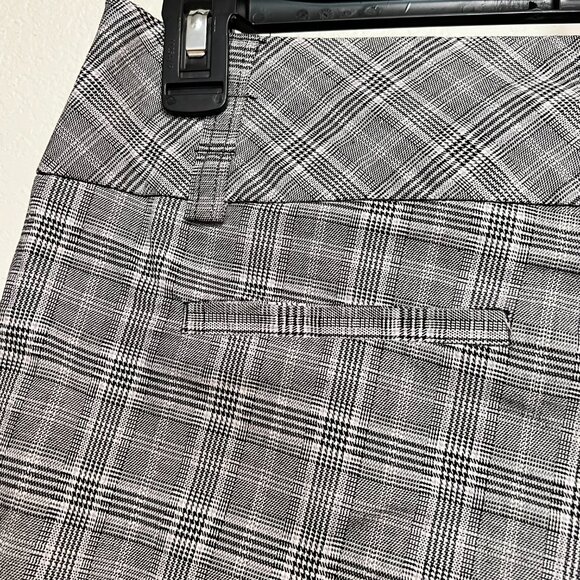 Maurices NWOT Checkered Knee Length Shorts Size 7/8 - Picture 6 of 13